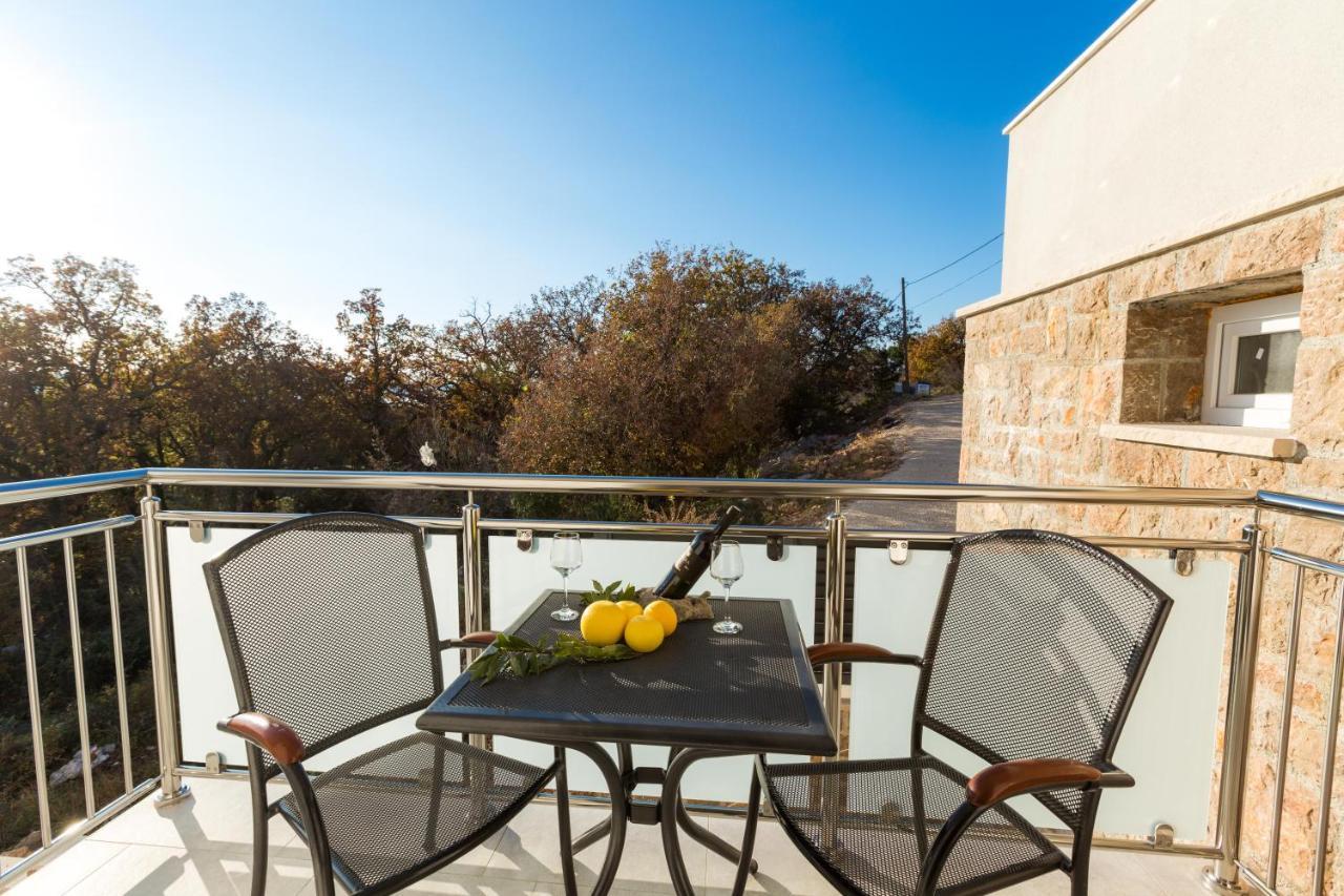 Apartmani Villa Paulo Starigrad Paklenica Exterior photo