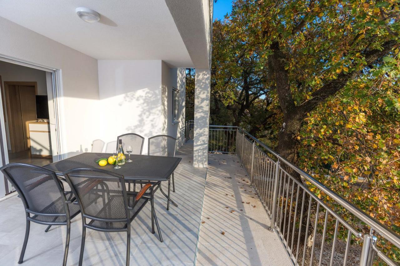 Apartmani Villa Paulo Starigrad Paklenica Exterior photo